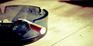 Jak pozbyć się zapachu papierosów?
