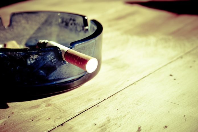 Jak pozbyć się zapachu papierosów?