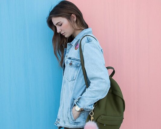 Jak nazywa się po angielsku plecak?