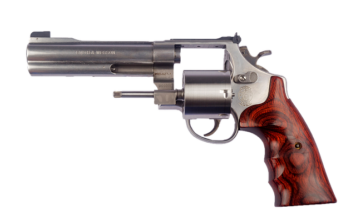 Co jest lepsze rewolwer czy pistolet?