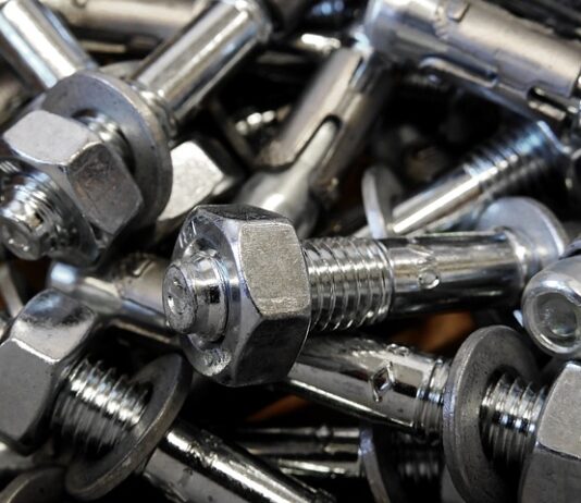 Jakie kotwy do płotu?