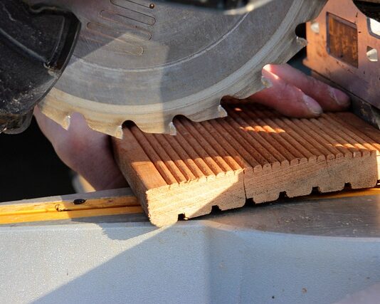 Z jakiej stali są piły do drewna?