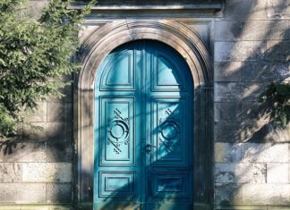 Czym pielęgnować bramę garażową?