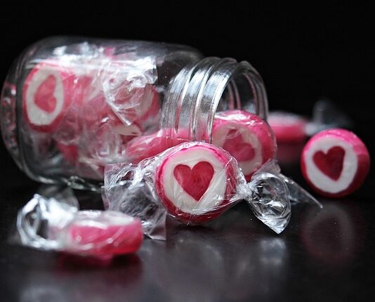 Jak wypolerować rysy na szkle?