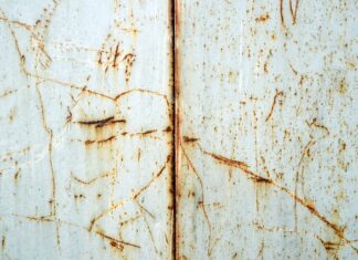 Co zrobić z porysowana przednia szyba?